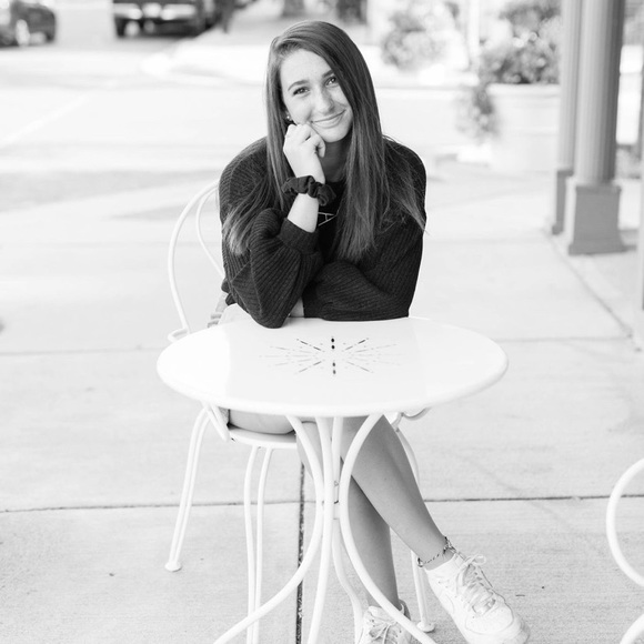 Meet your Posher, Ainsley - Picture 1 of 1